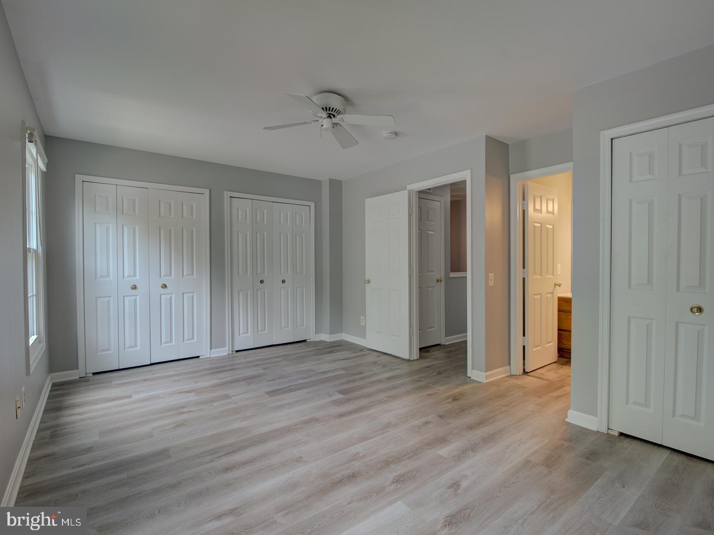 ENGLAND RUN TOWNHOUSES - Residential