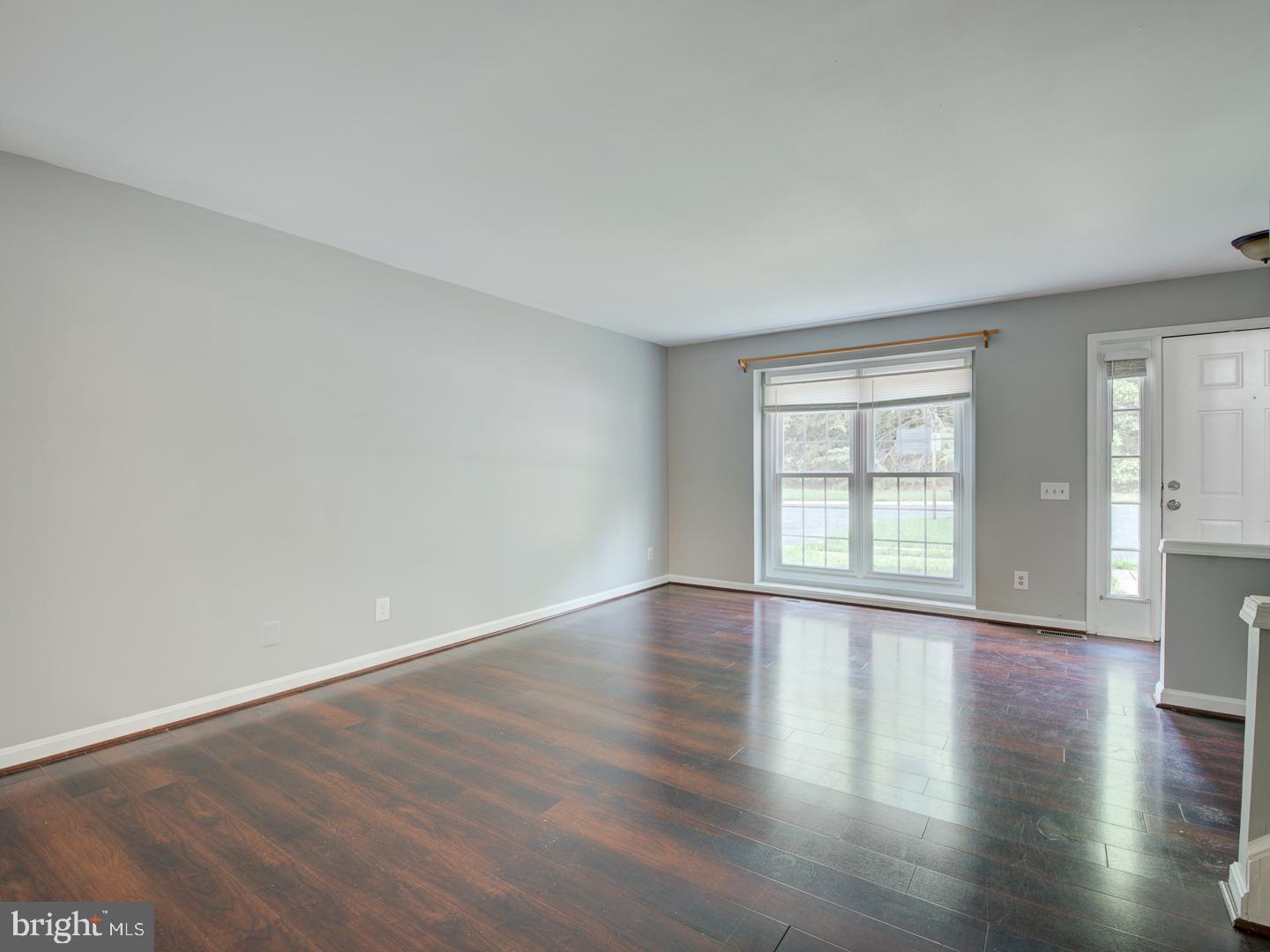 ENGLAND RUN TOWNHOUSES - Residential