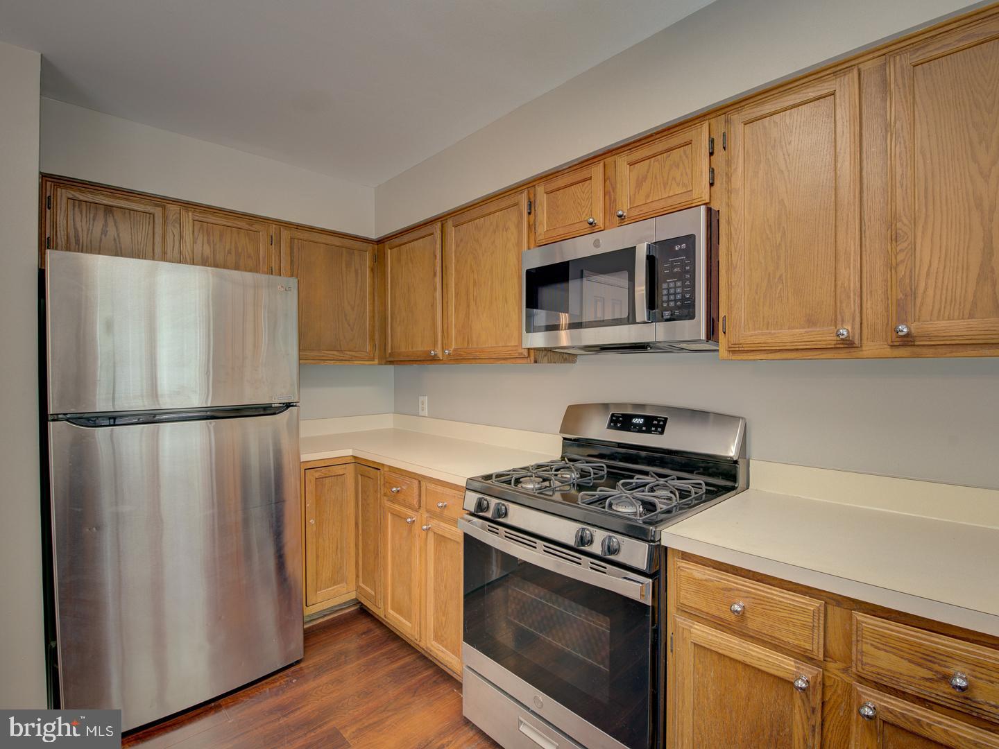 ENGLAND RUN TOWNHOUSES - Residential