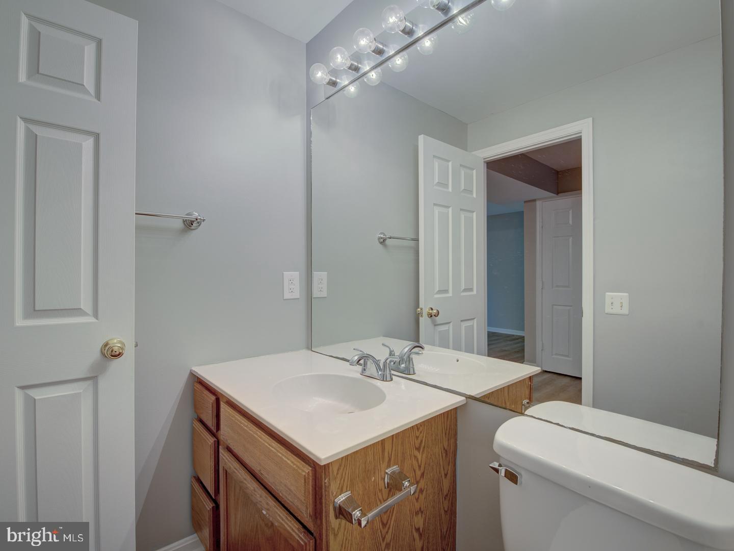 ENGLAND RUN TOWNHOUSES - Residential