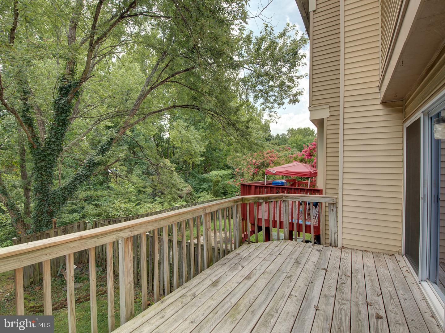 ENGLAND RUN TOWNHOUSES - Residential