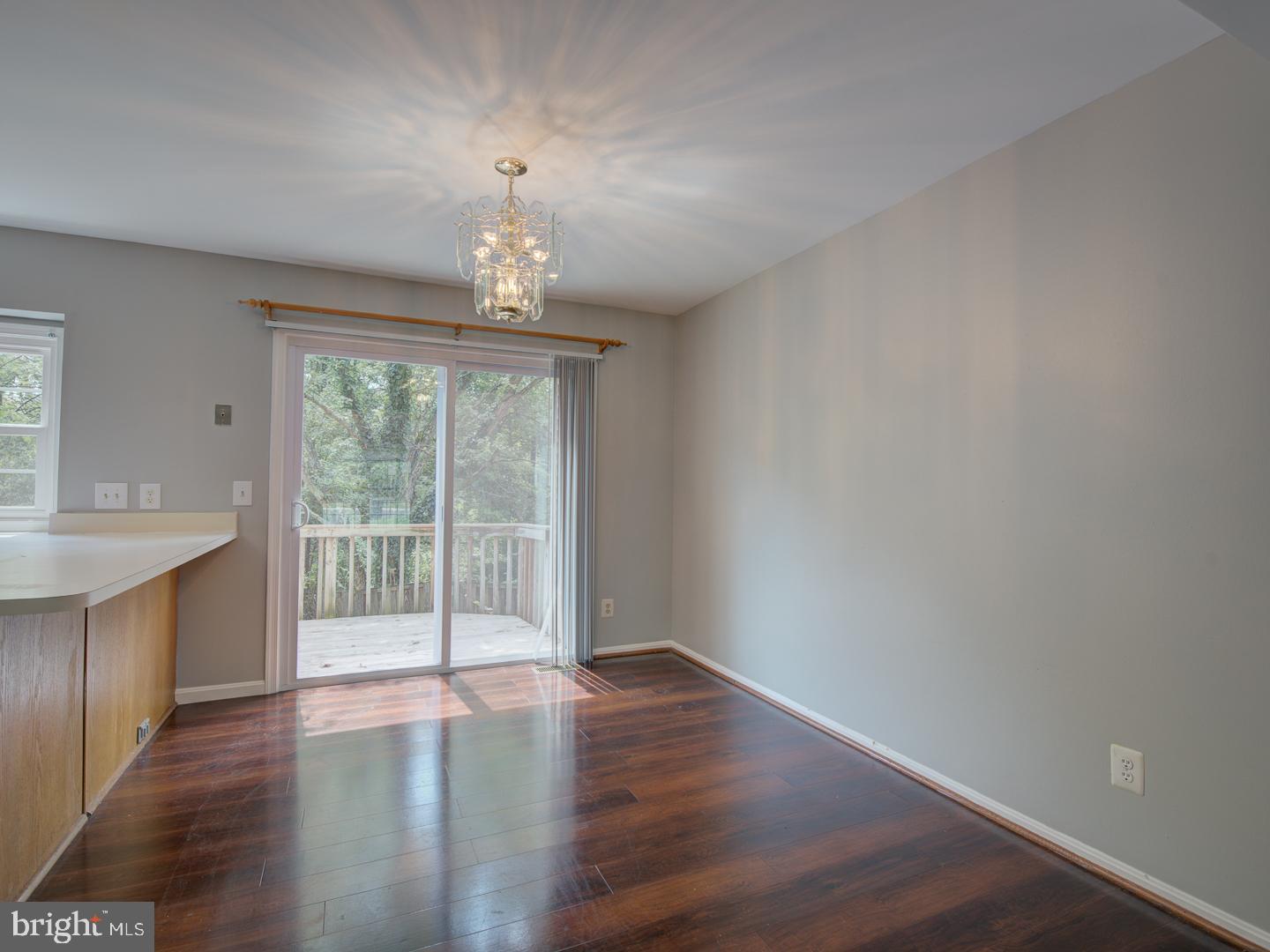 ENGLAND RUN TOWNHOUSES - Residential