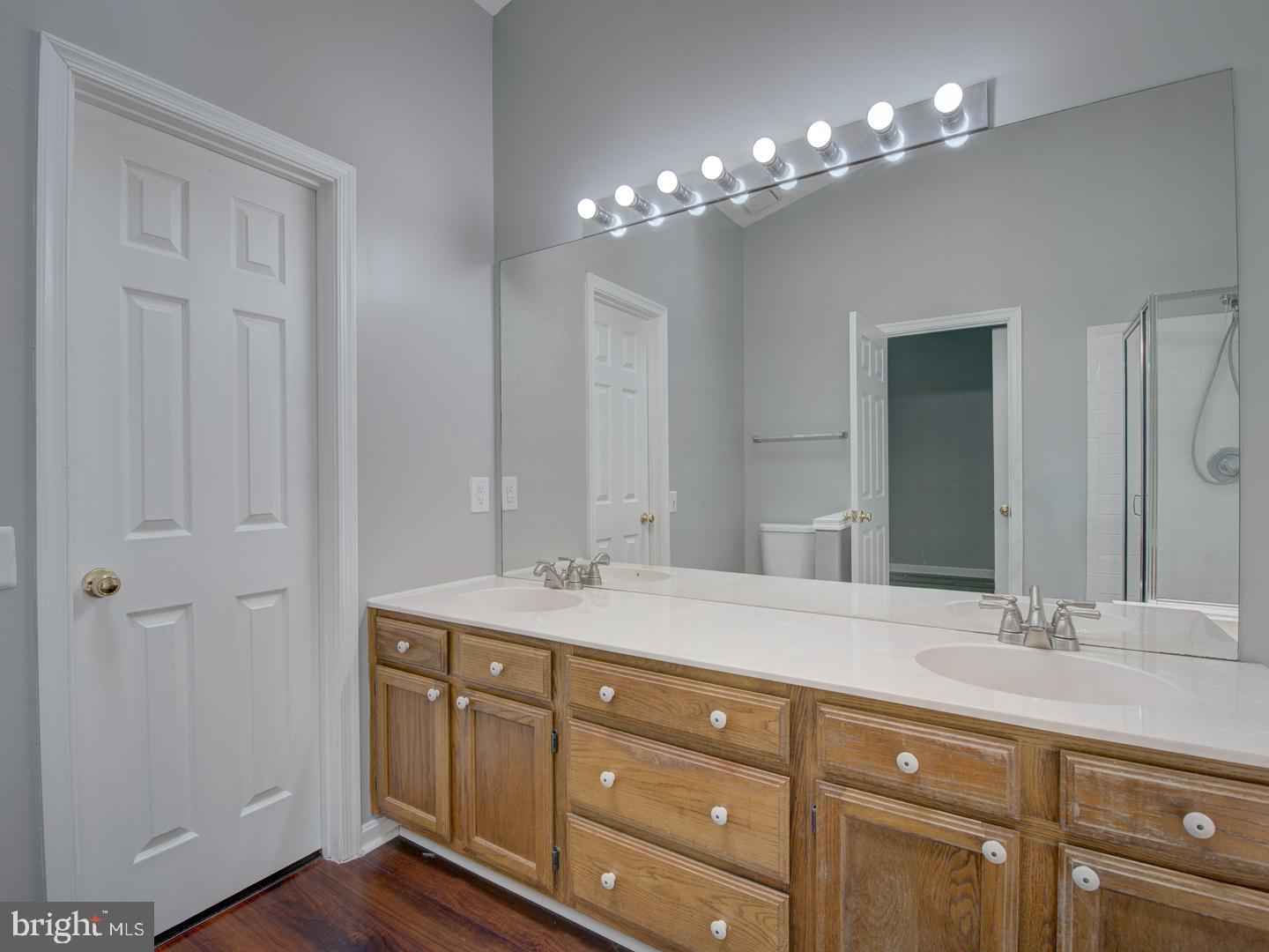 ENGLAND RUN TOWNHOUSES - Residential