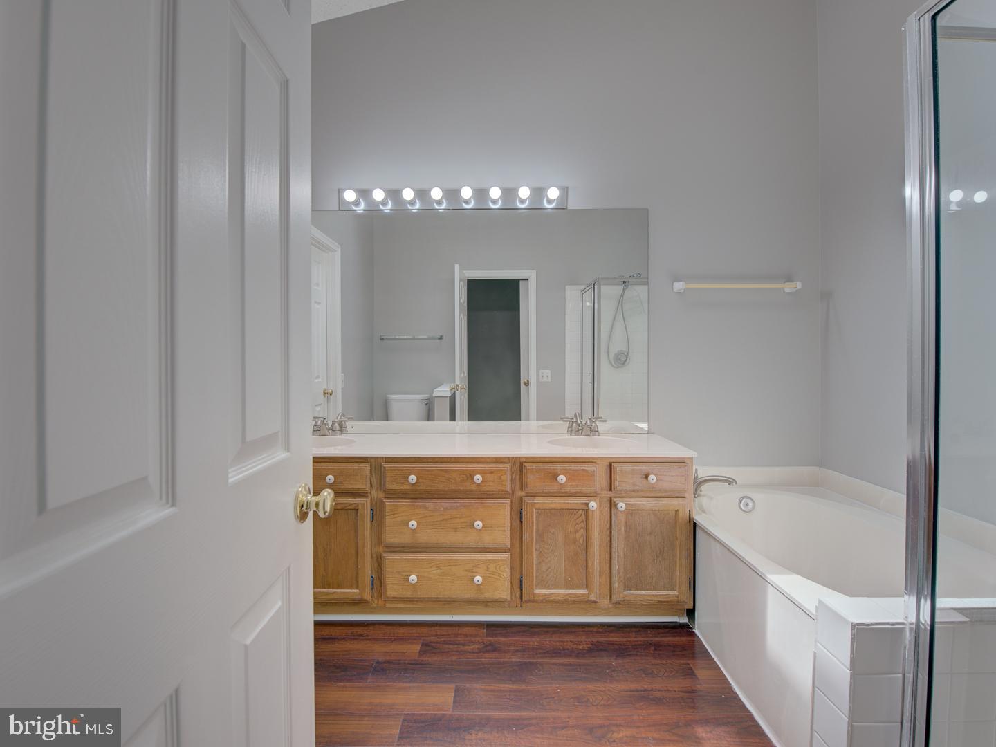 ENGLAND RUN TOWNHOUSES - Residential