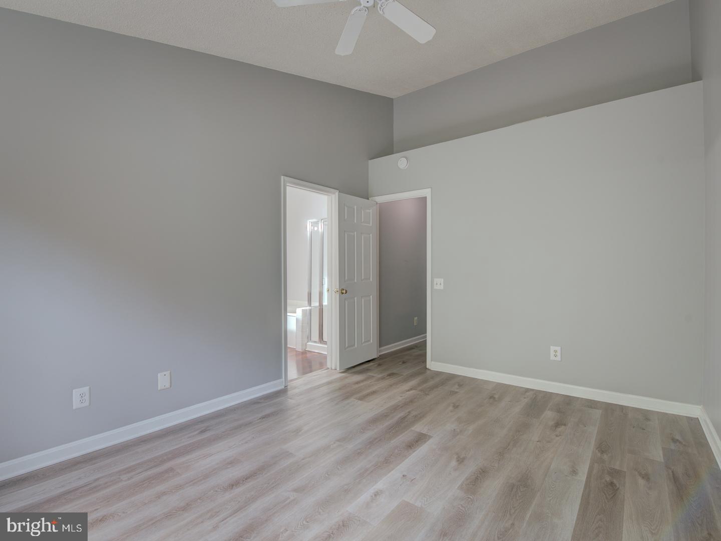 ENGLAND RUN TOWNHOUSES - Residential