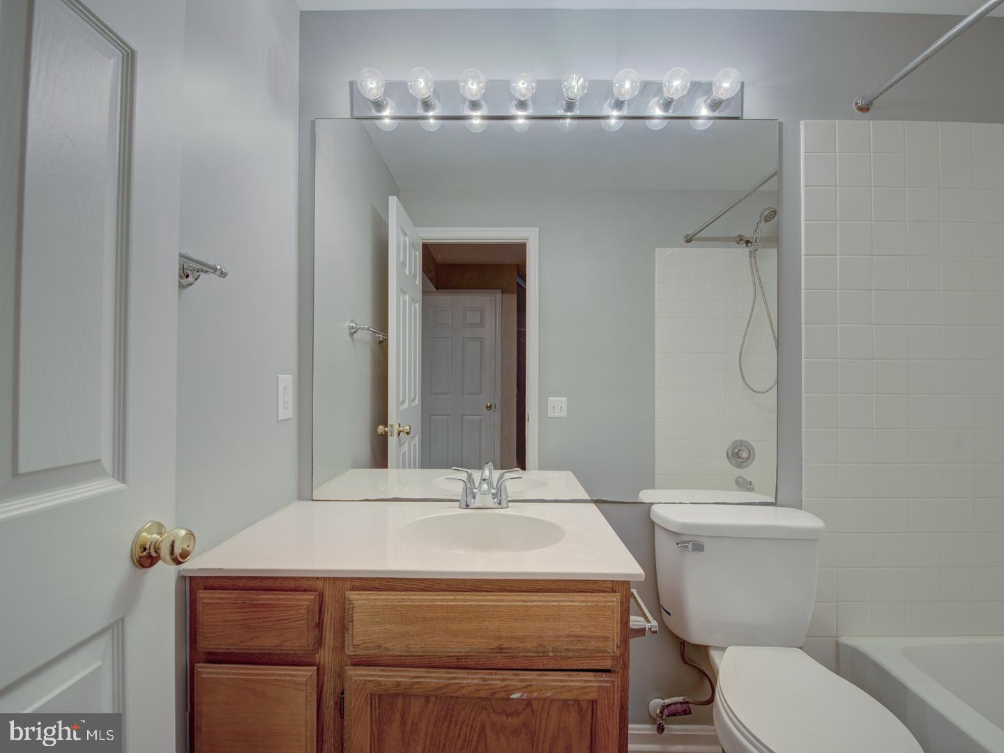 ENGLAND RUN TOWNHOUSES - Residential