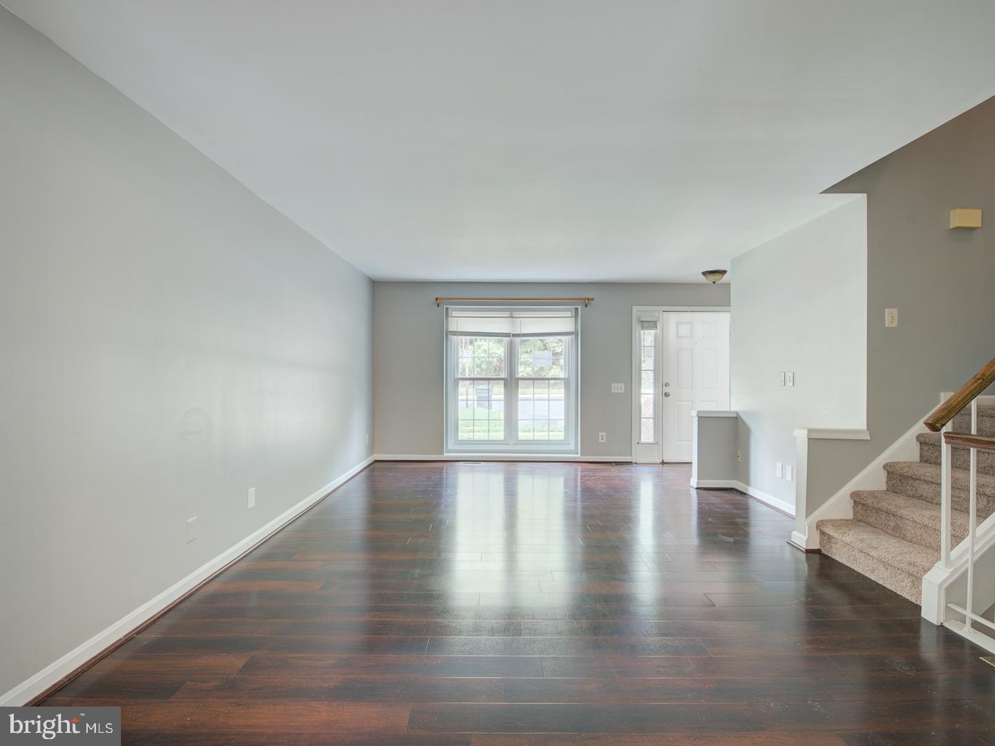 ENGLAND RUN TOWNHOUSES - Residential