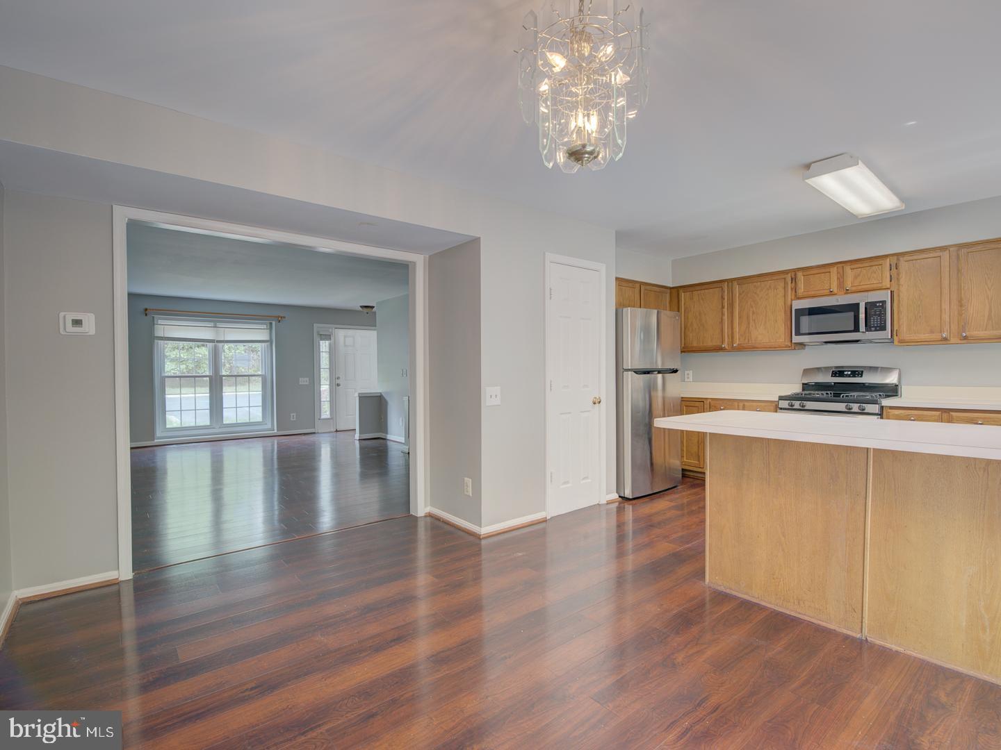 ENGLAND RUN TOWNHOUSES - Residential