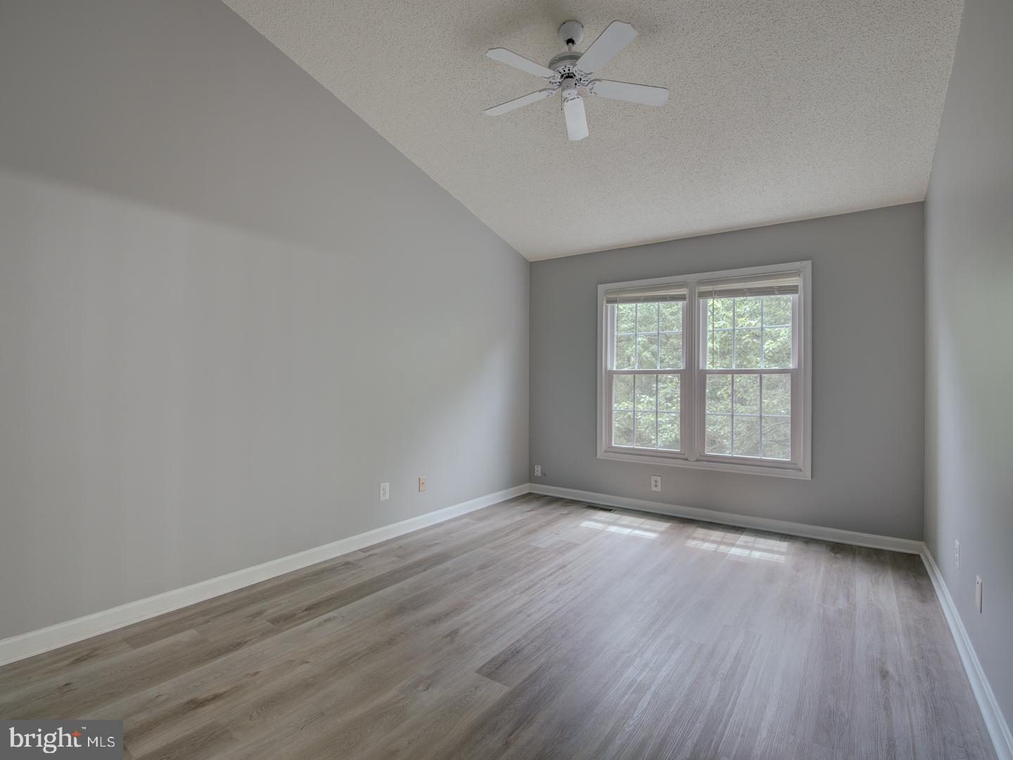 ENGLAND RUN TOWNHOUSES - Residential