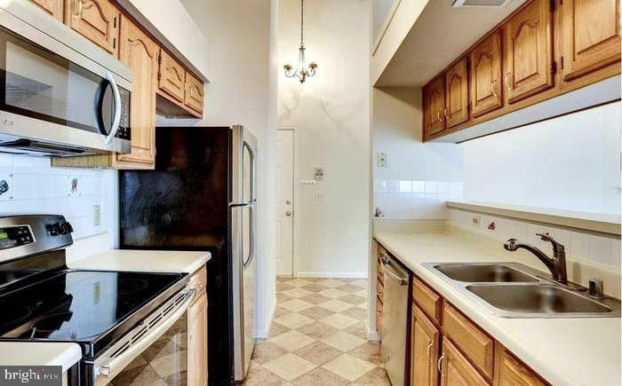 SHERBROOKE CONDO - Residential Lease