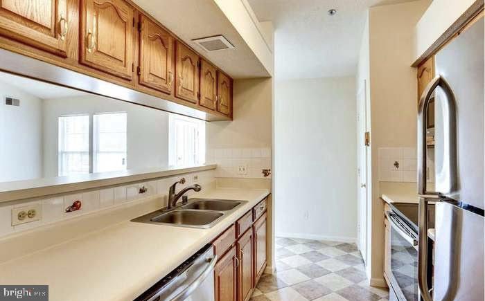 SHERBROOKE CONDO - Residential Lease