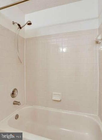 SHERBROOKE CONDO - Residential Lease