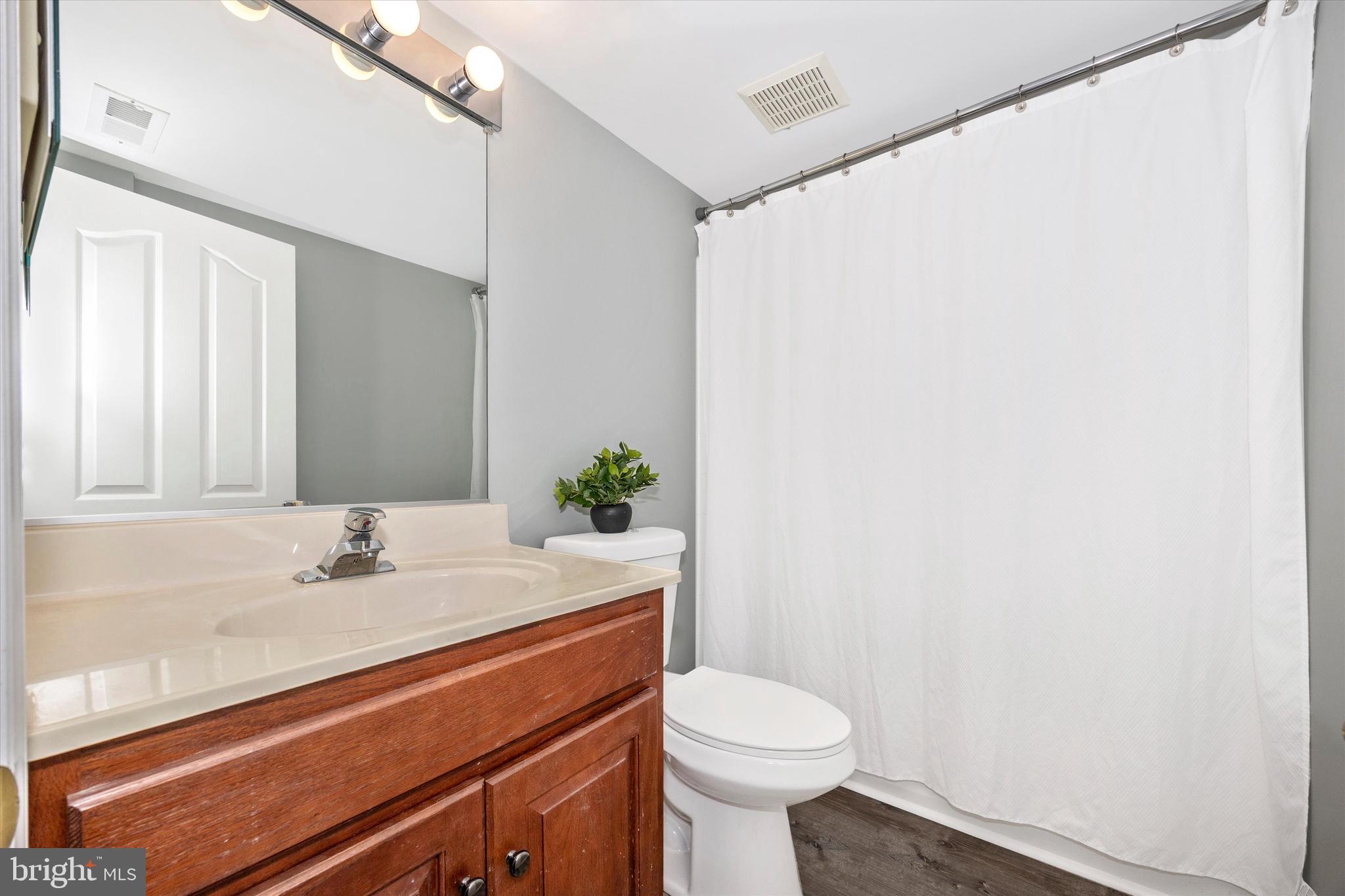 RIVER OAKS - Residential