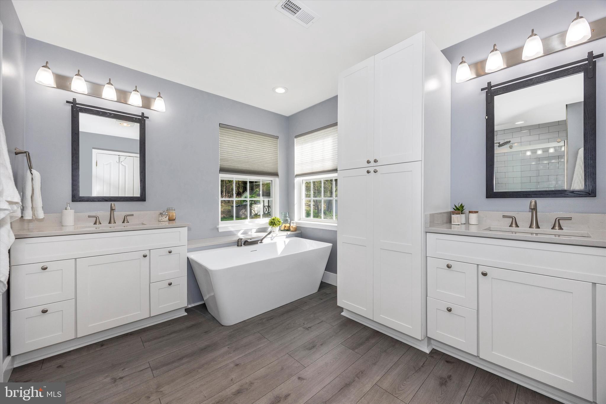 RIVER OAKS - Residential