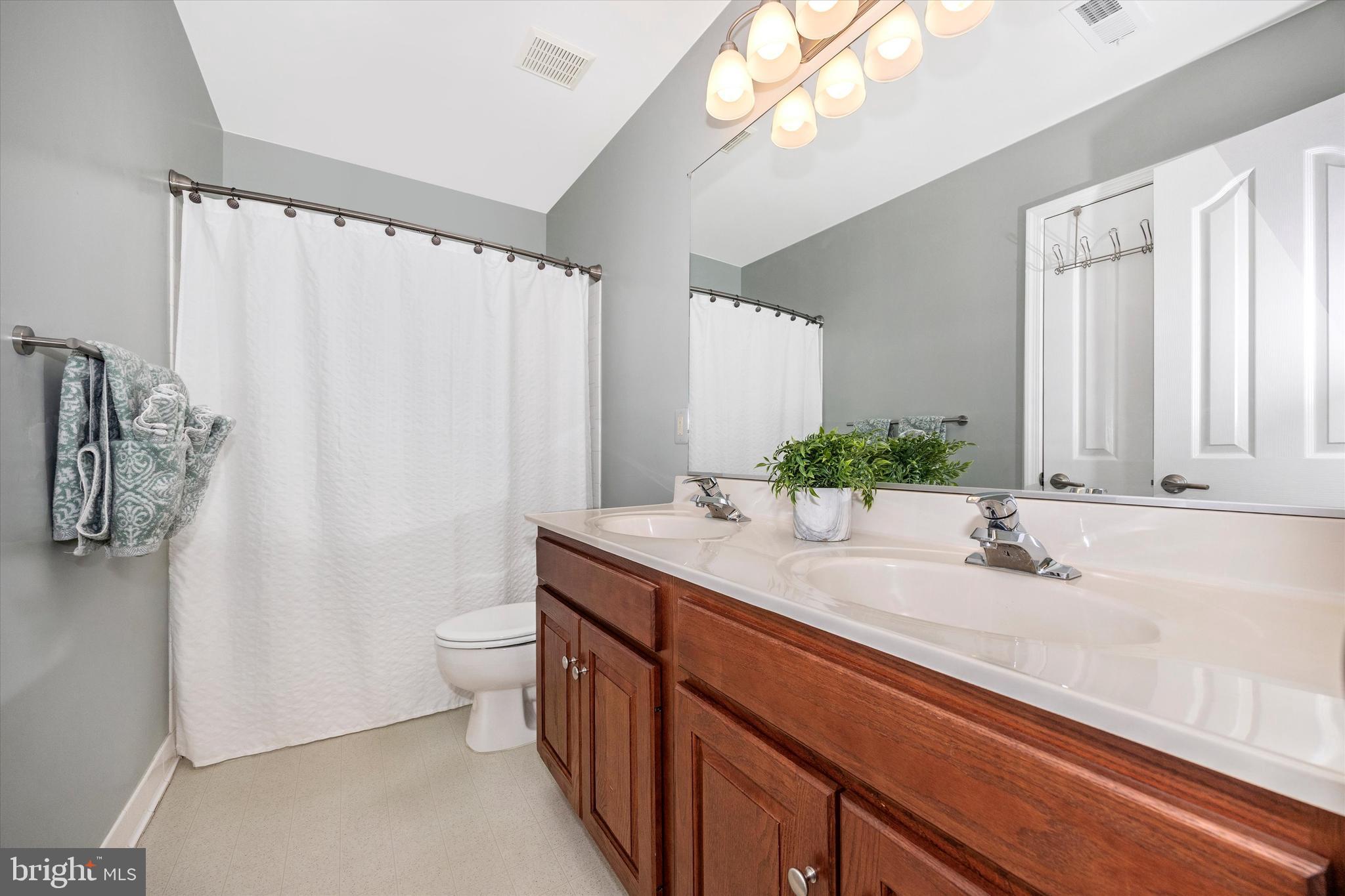 RIVER OAKS - Residential