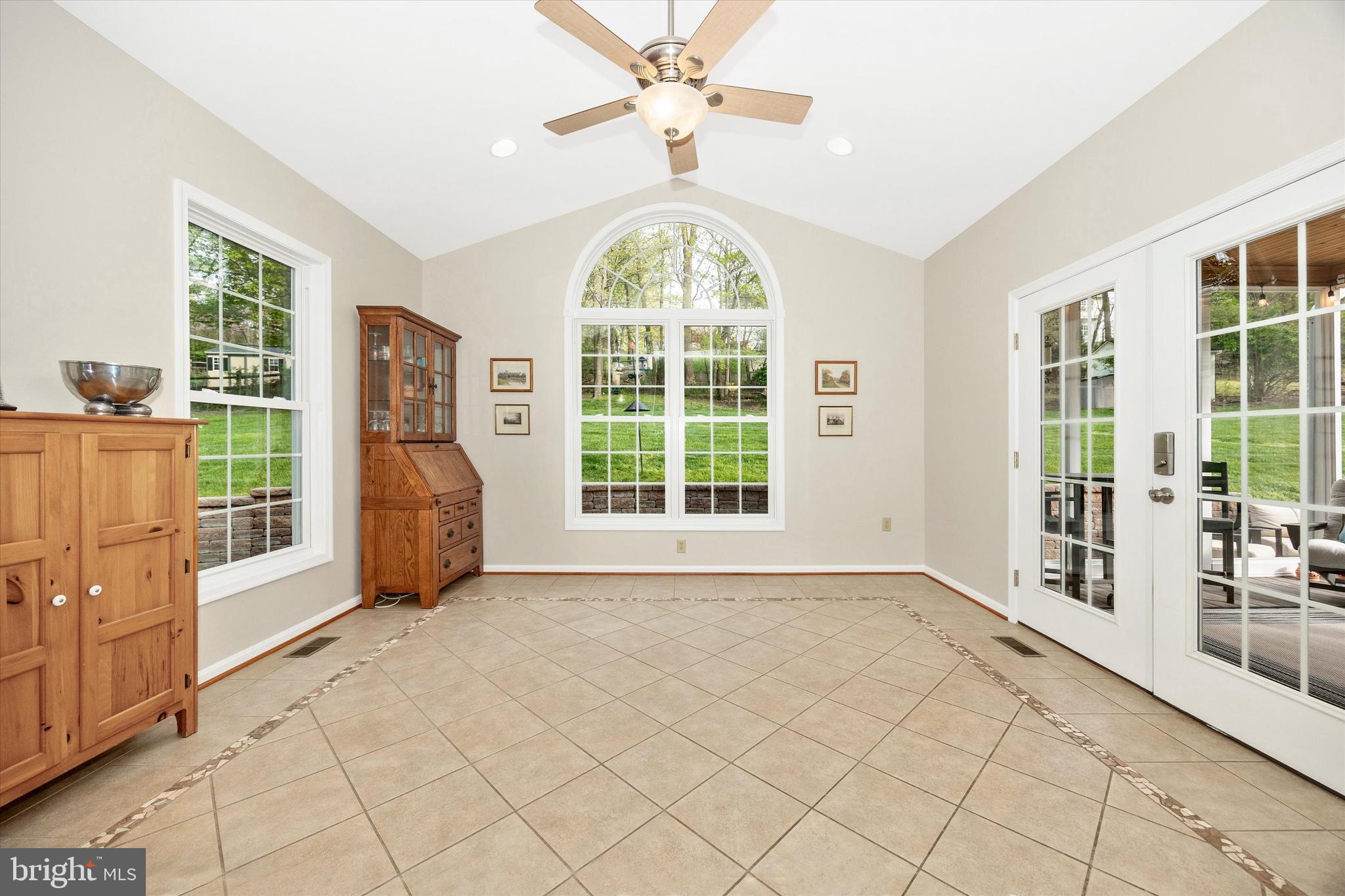 RIVER OAKS - Residential