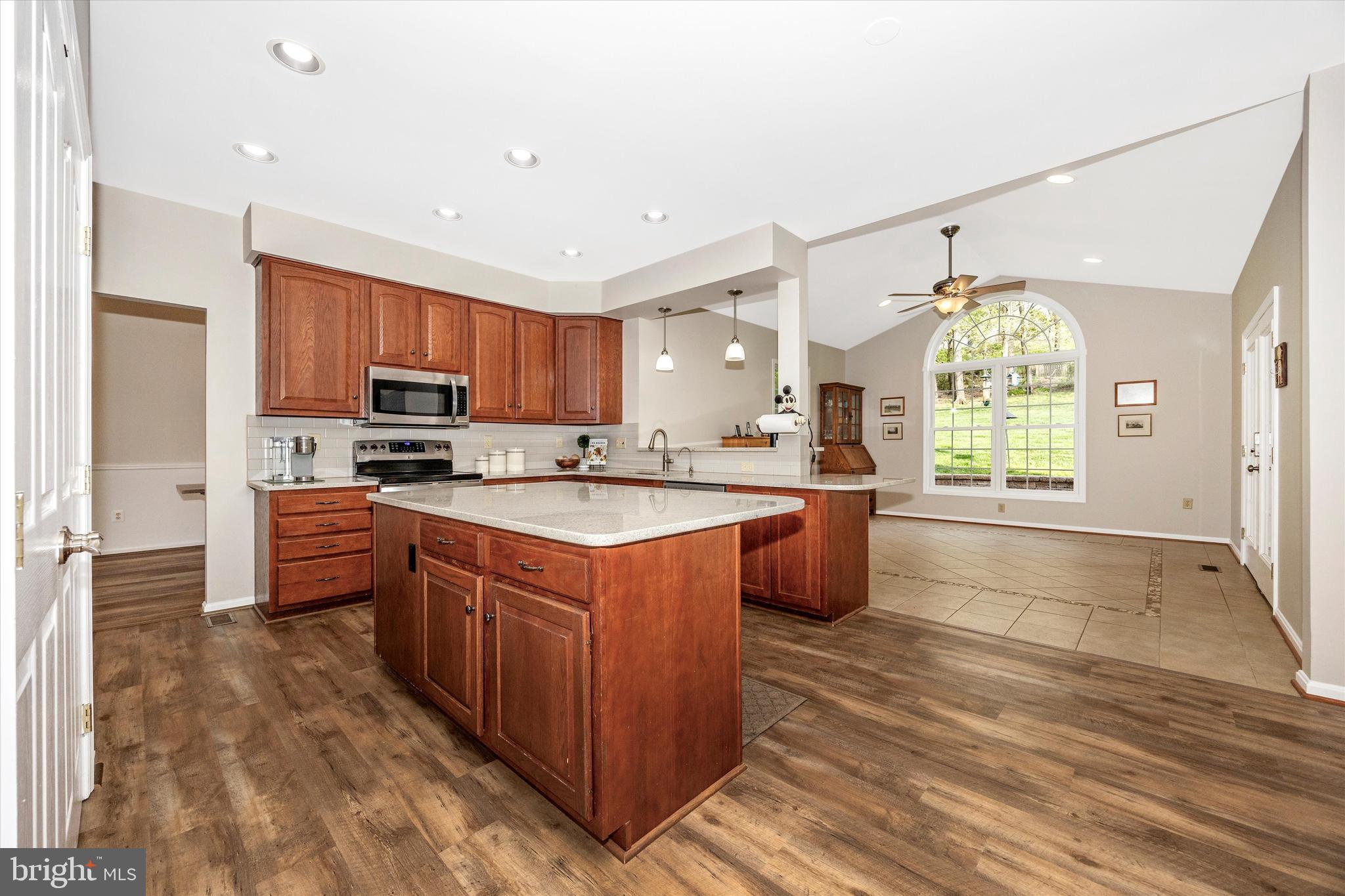 RIVER OAKS - Residential