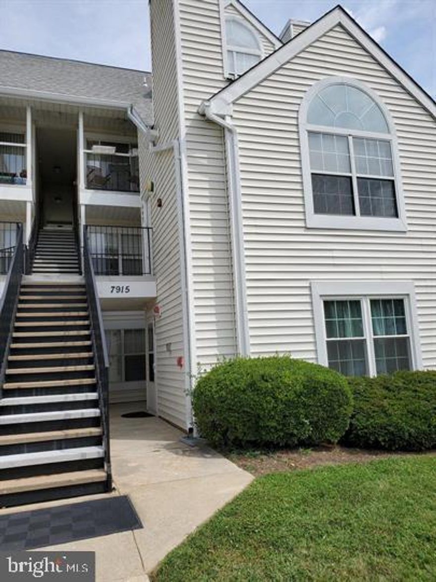 Well maintained and move in ready 2 bedroom 2 full bathrooms condo in laurel , close to shopping and restaurants, shows well and has off street parking