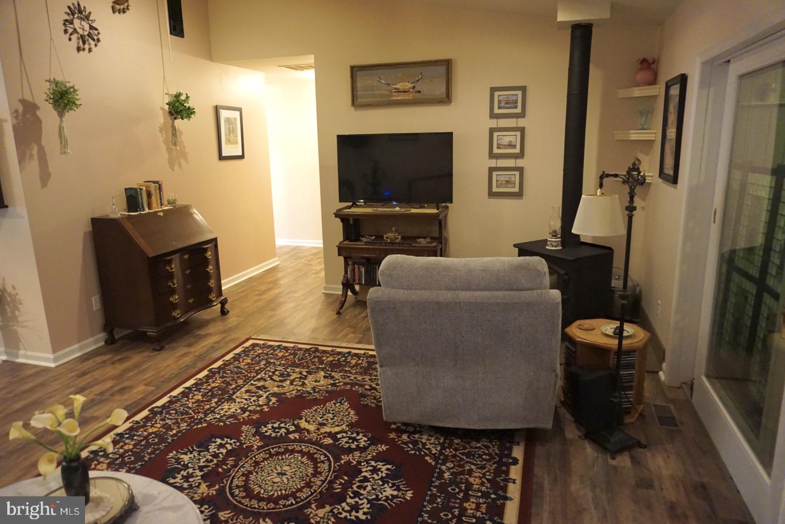 DUTCHMANS COVE - Residential