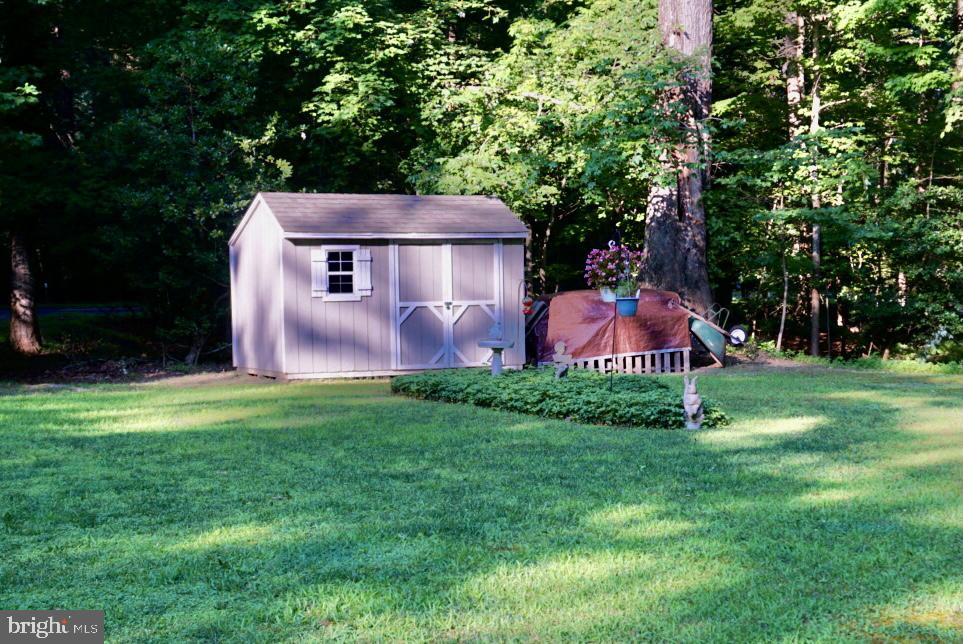 DUTCHMANS COVE - Residential