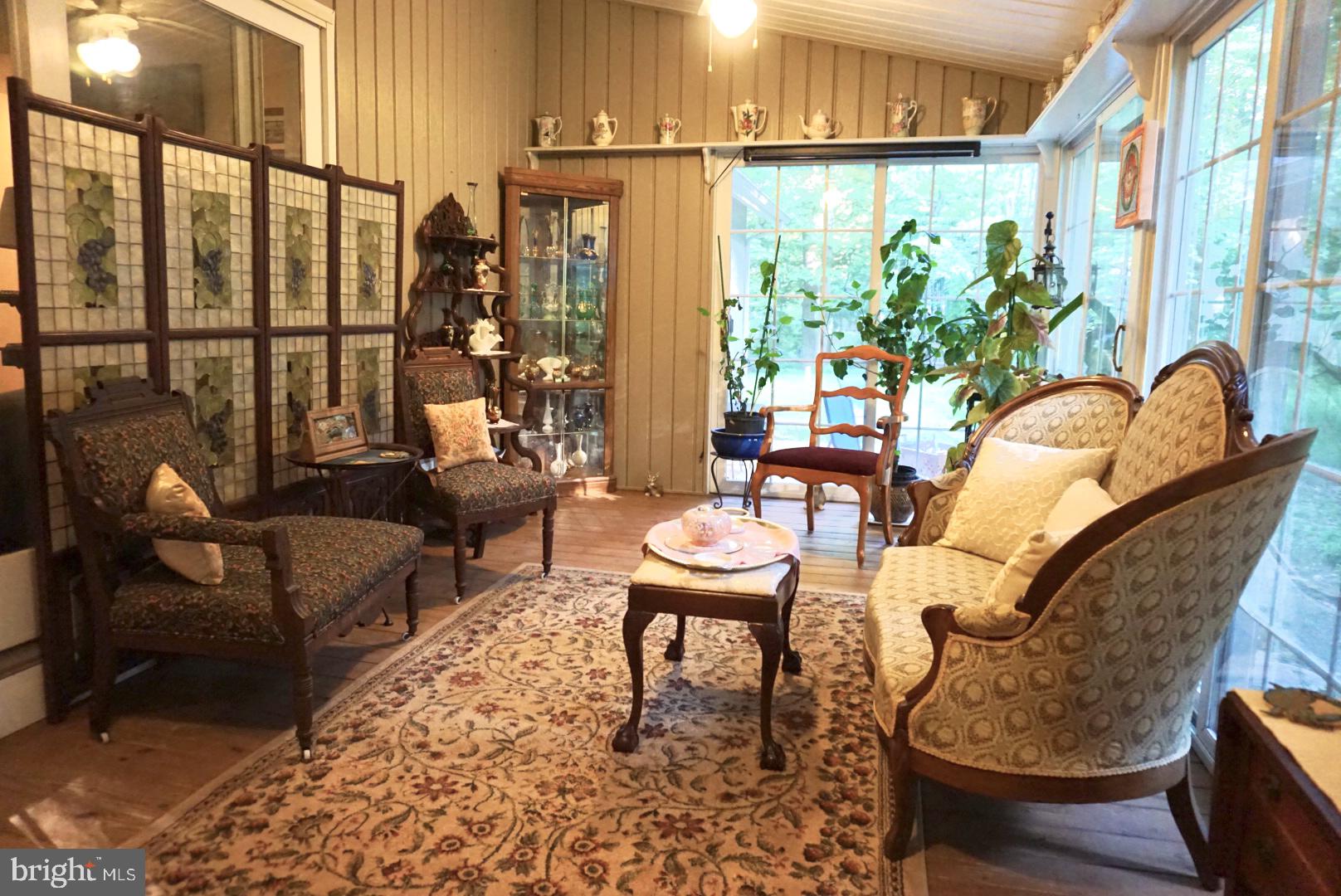 DUTCHMANS COVE - Residential