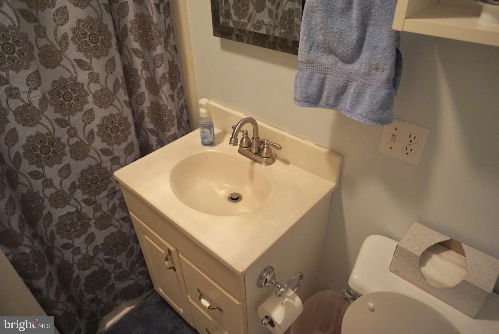 DUTCHMANS COVE - Residential