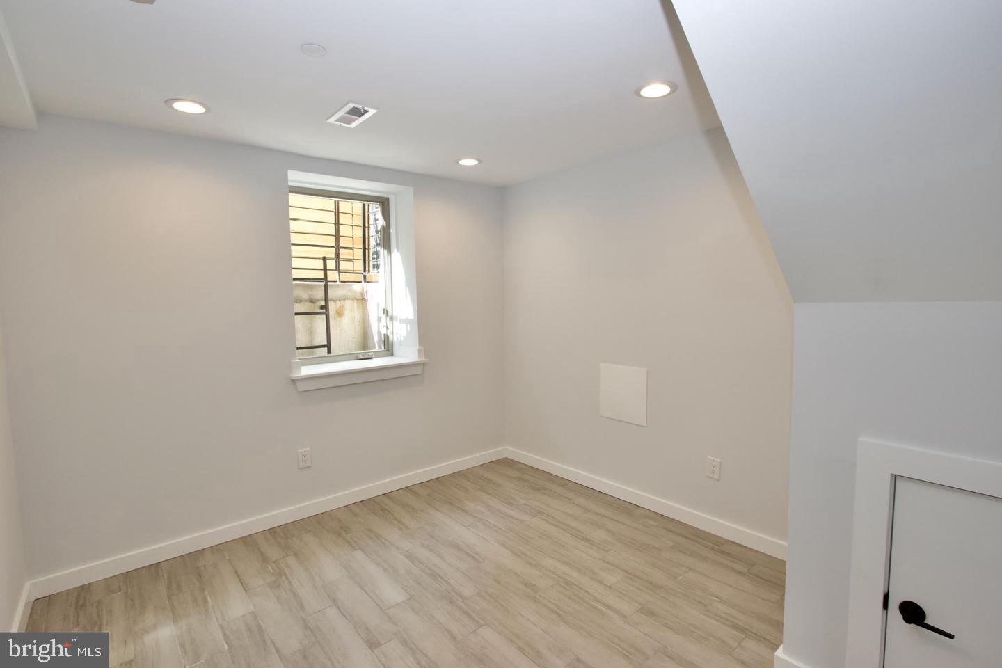 KENSINGTON - Residential Lease