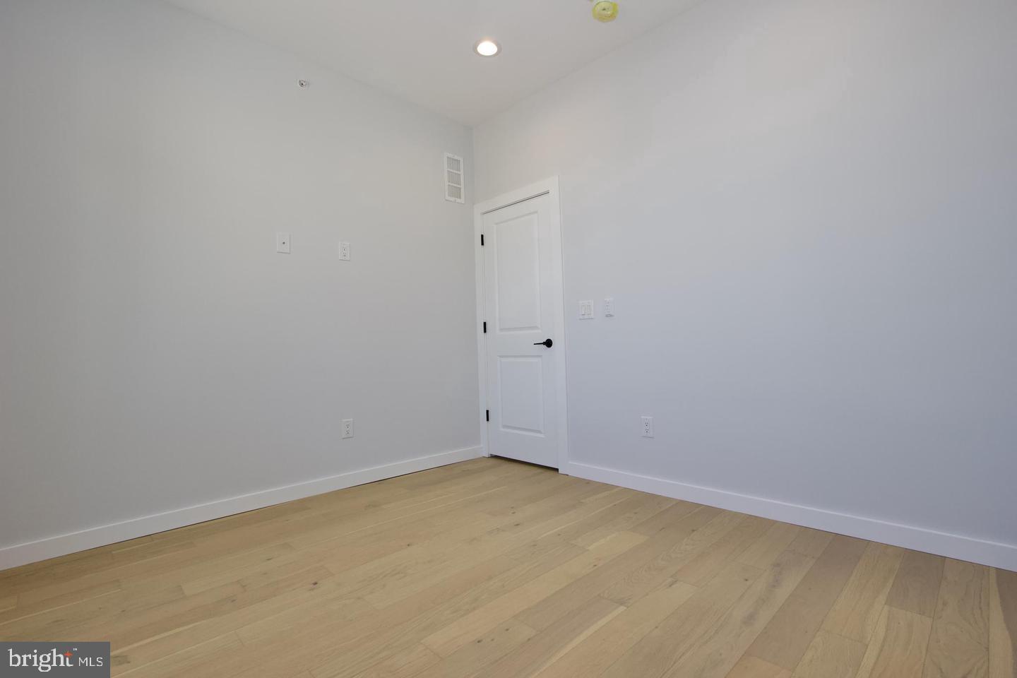 KENSINGTON - Residential Lease