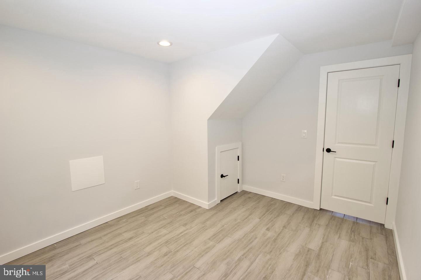 KENSINGTON - Residential Lease