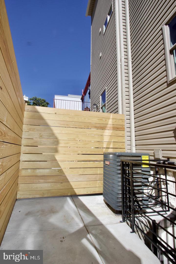 KENSINGTON - Residential Lease