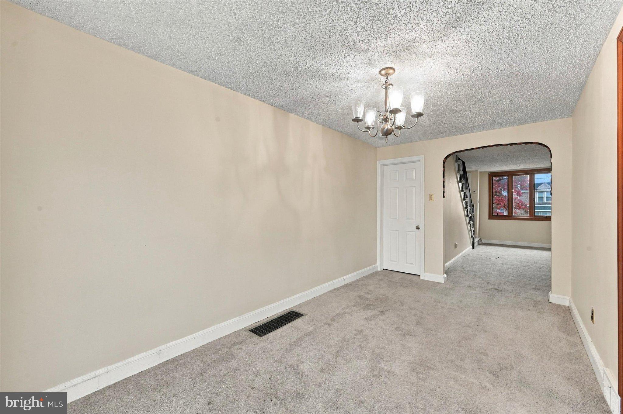 240 W WYNCLIFFE AVENUE