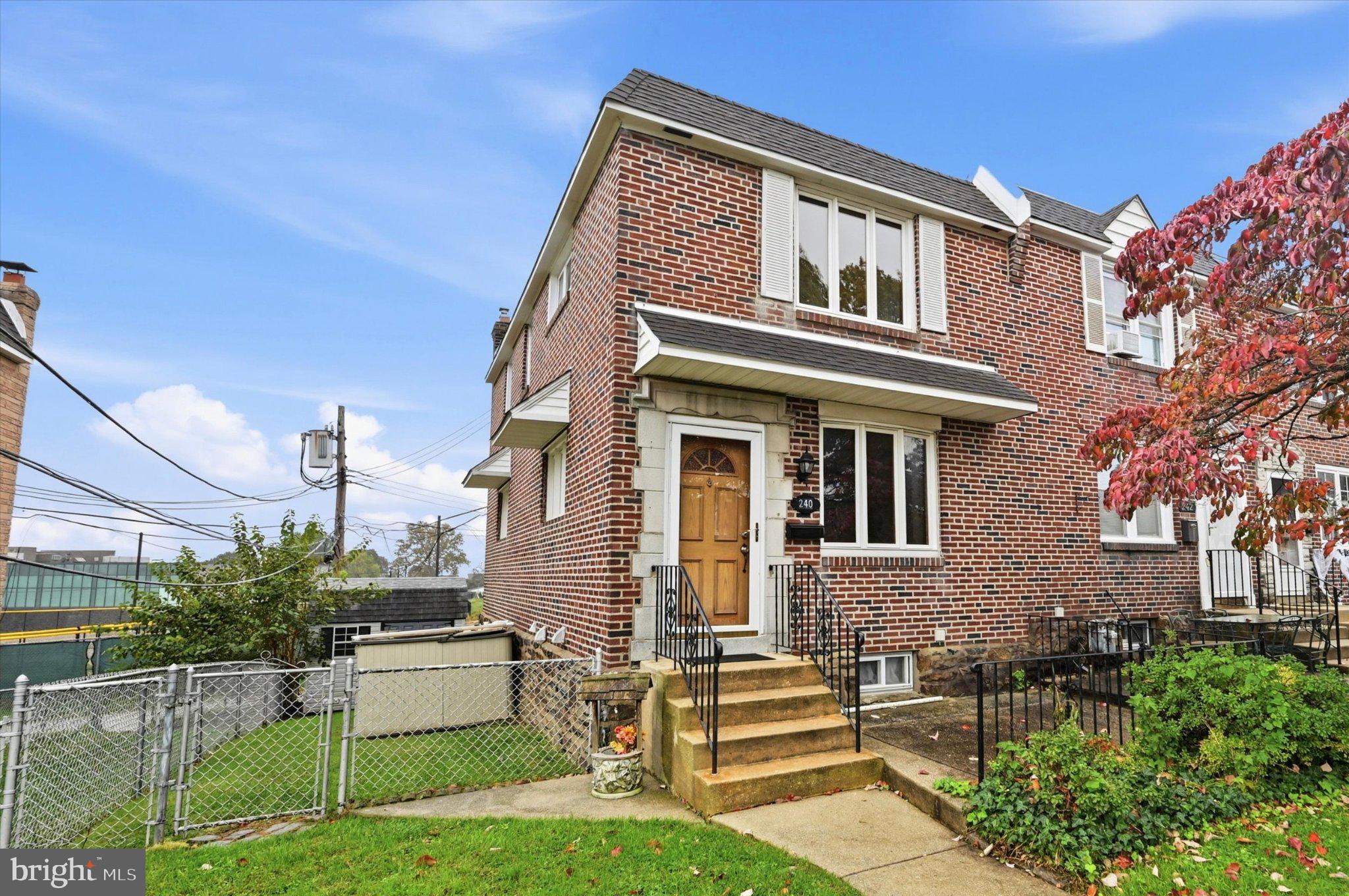 240 W WYNCLIFFE AVENUE