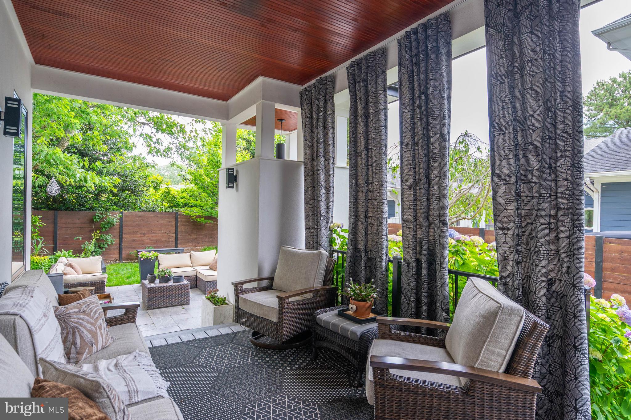 COUNTRY CLUB ESTATES - Residential