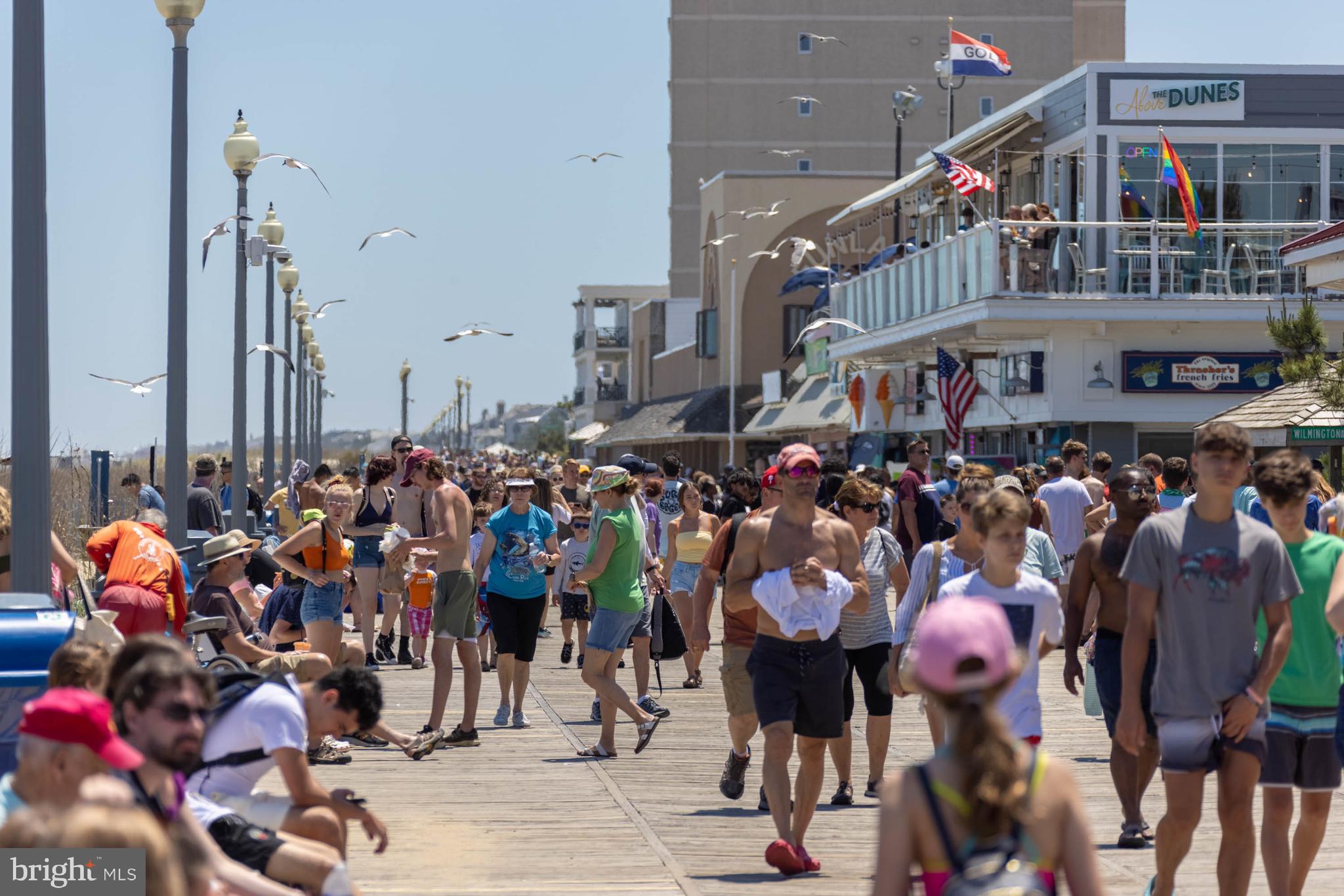 COUNTRY CLUB ESTATES - Residential