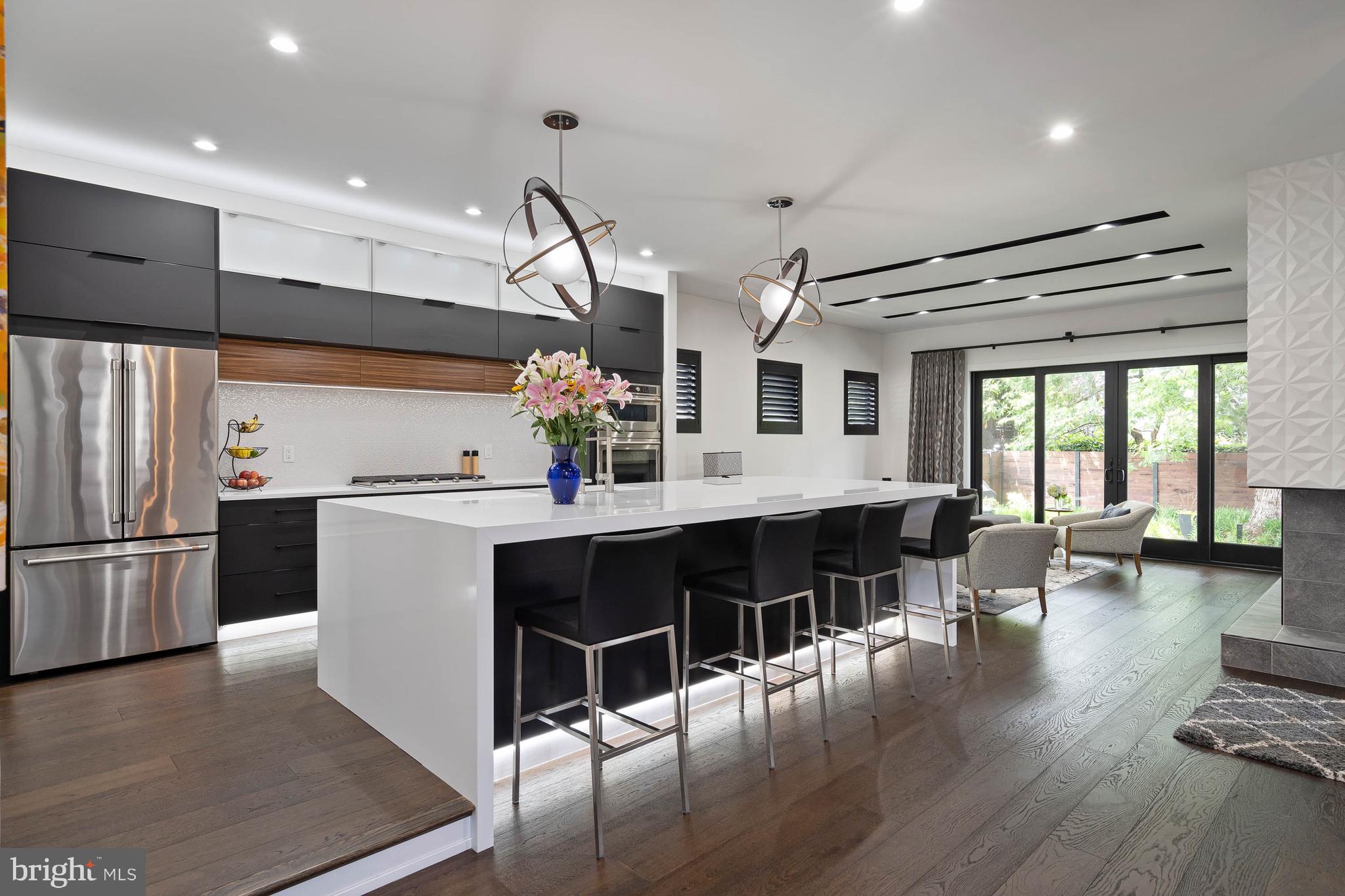 COUNTRY CLUB ESTATES - Residential