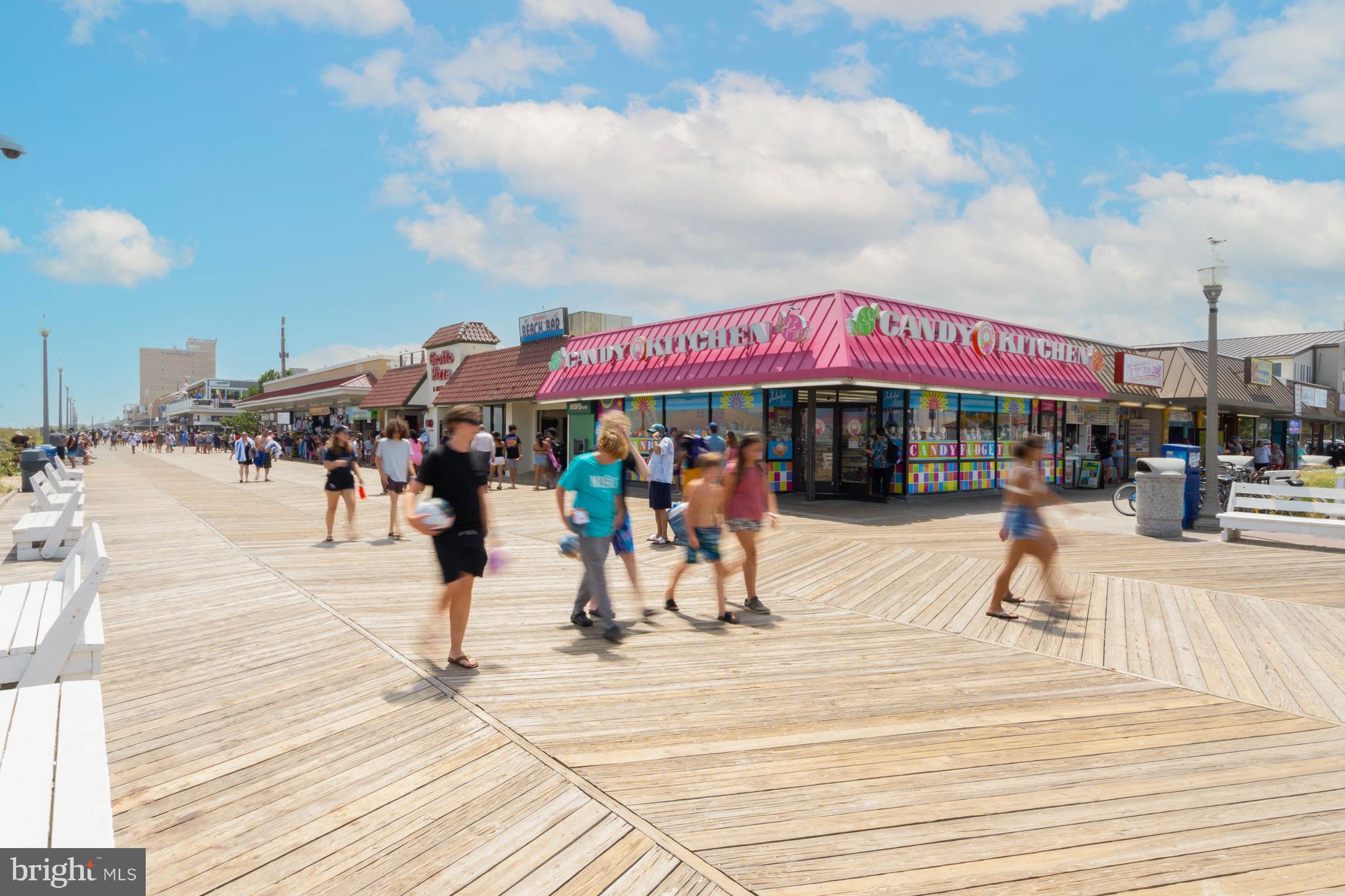 COUNTRY CLUB ESTATES - Residential