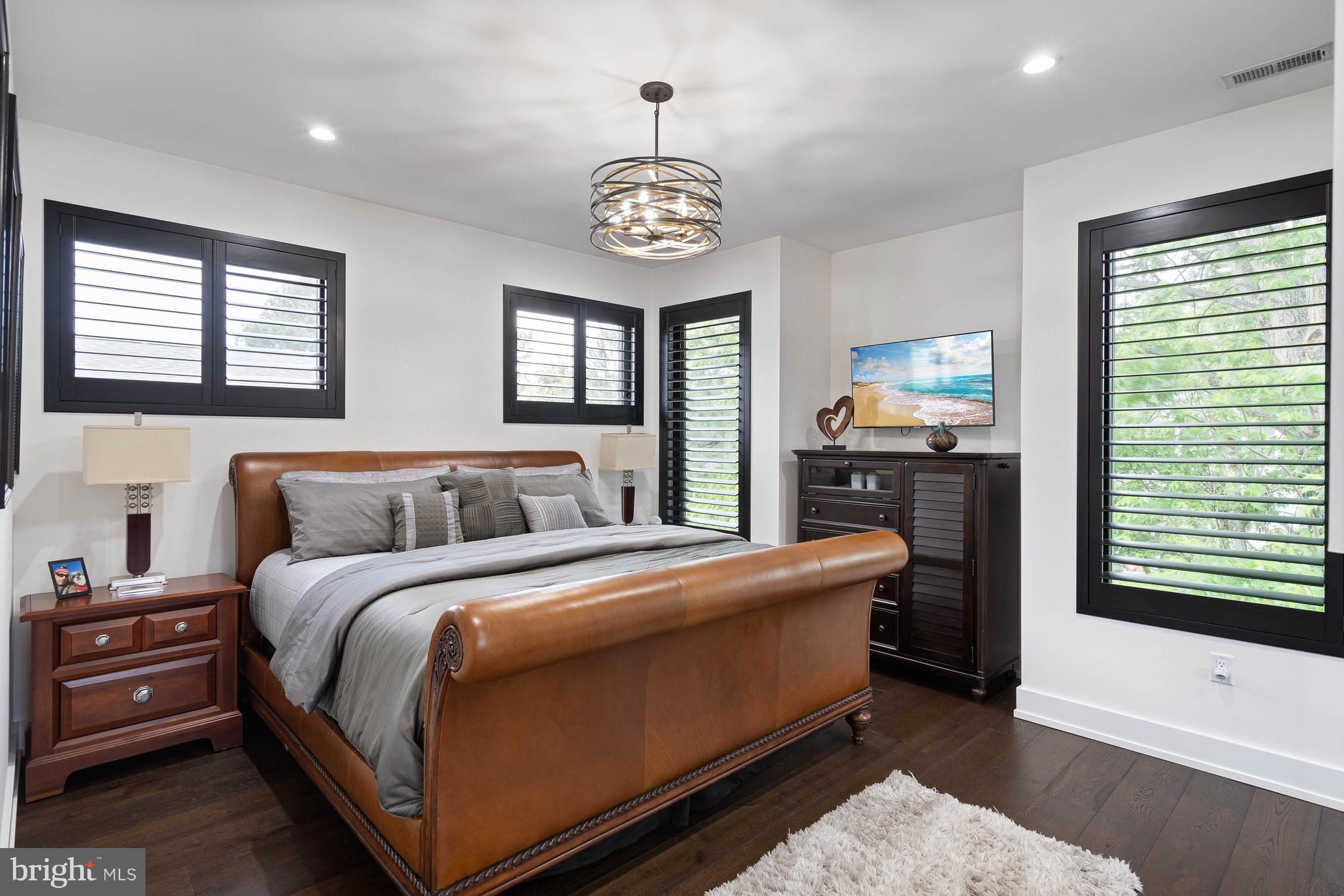 COUNTRY CLUB ESTATES - Residential