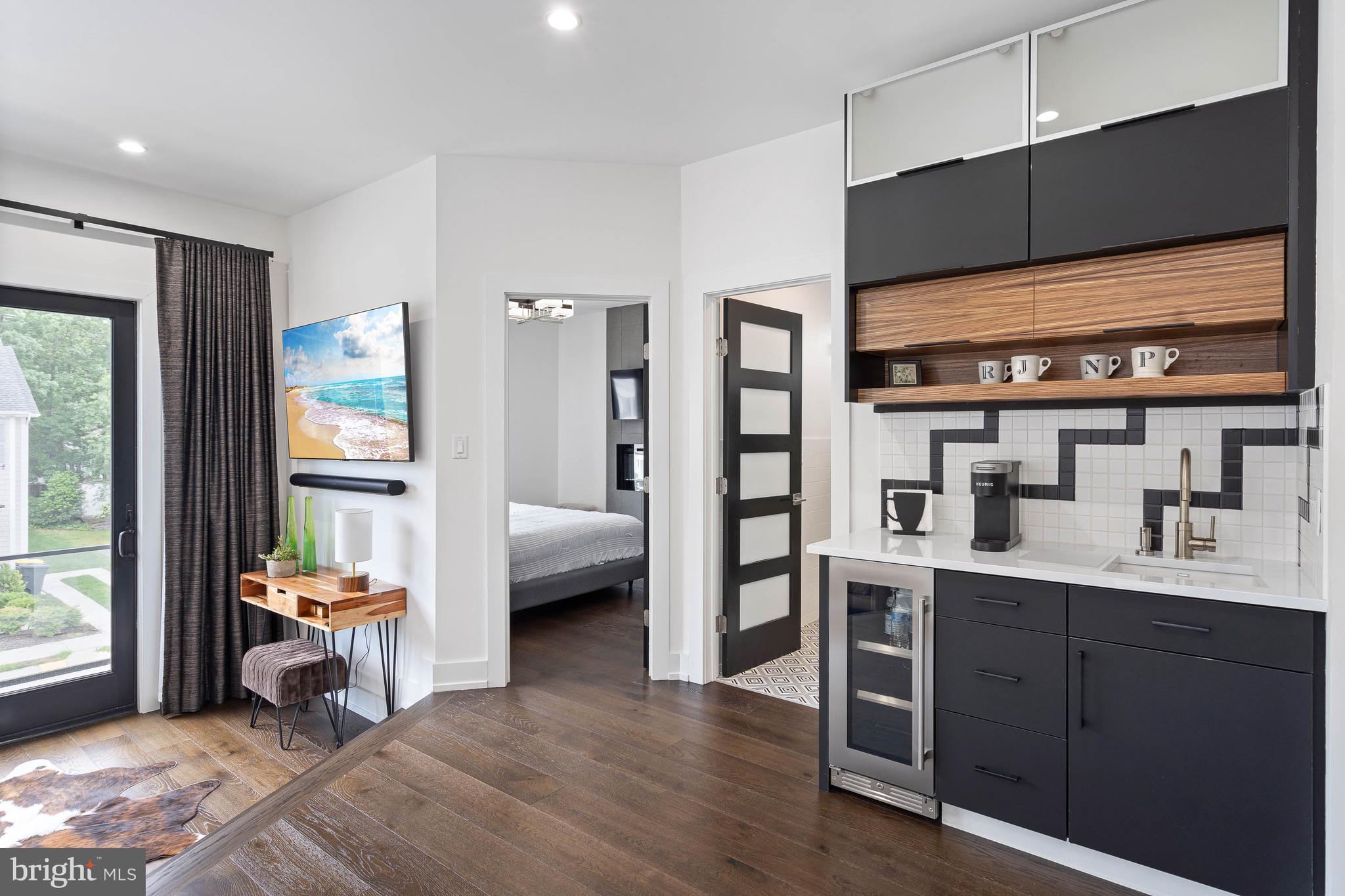 COUNTRY CLUB ESTATES - Residential