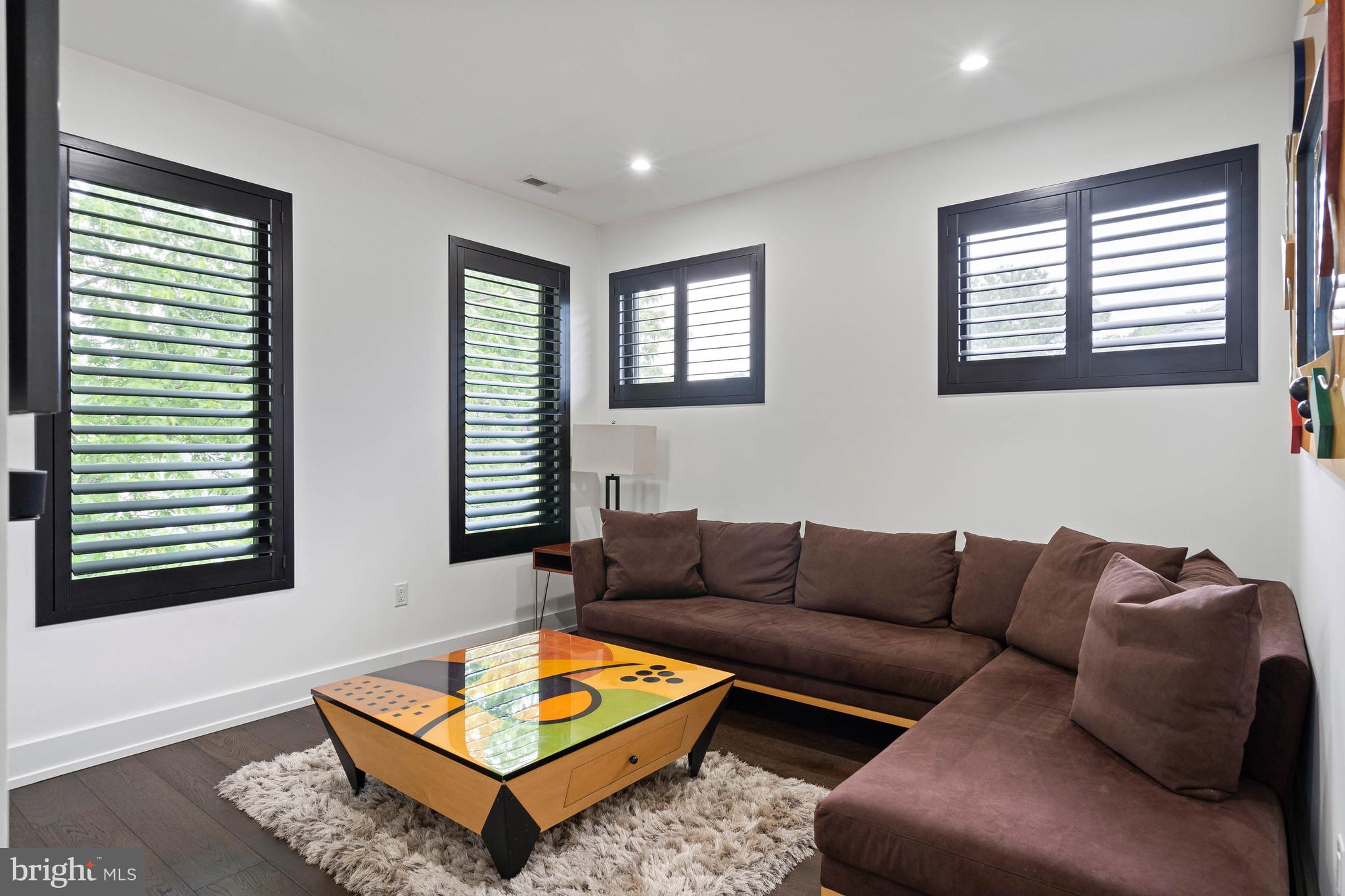 COUNTRY CLUB ESTATES - Residential