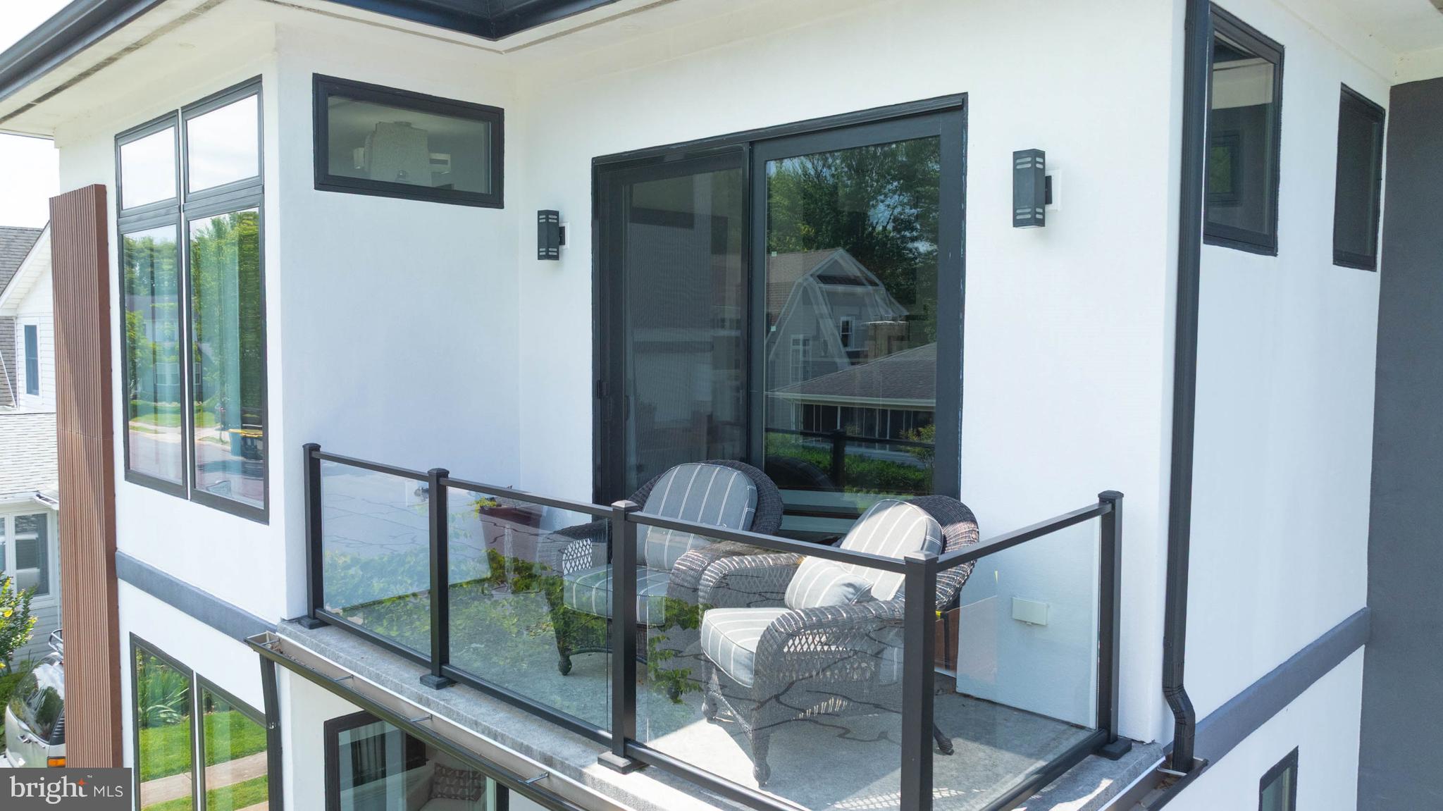 COUNTRY CLUB ESTATES - Residential