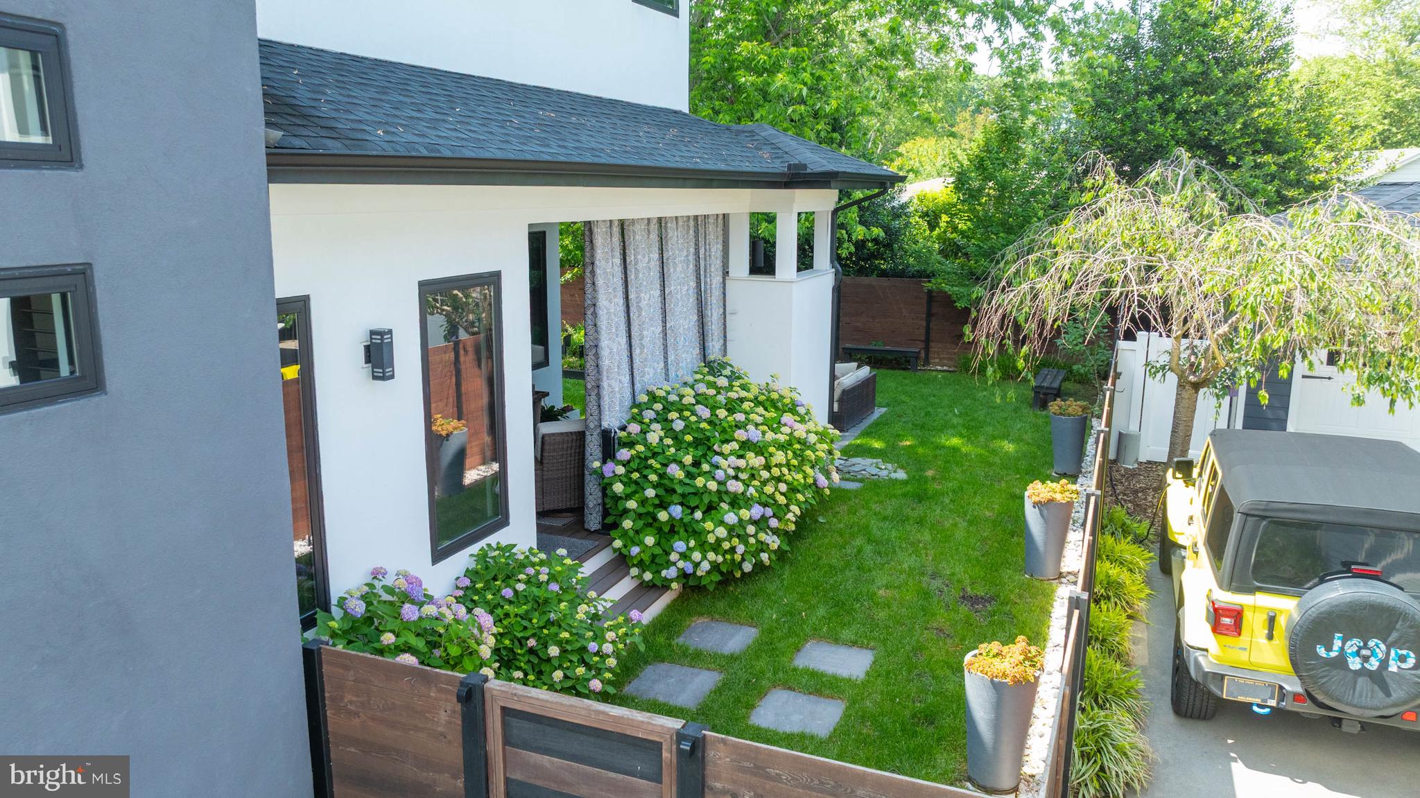 COUNTRY CLUB ESTATES - Residential