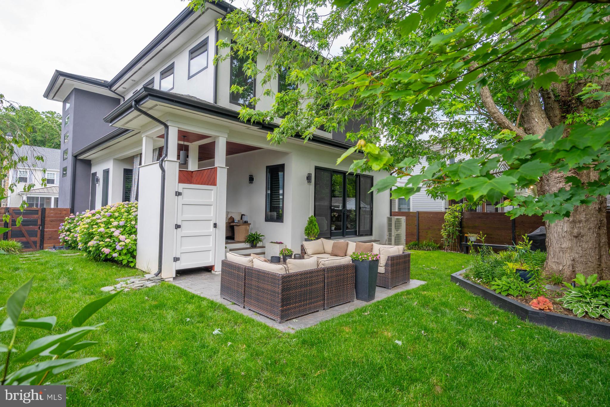 COUNTRY CLUB ESTATES - Residential