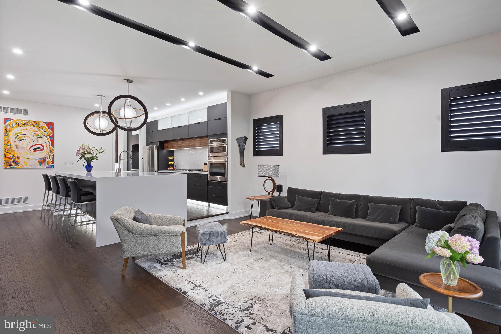 COUNTRY CLUB ESTATES - Residential