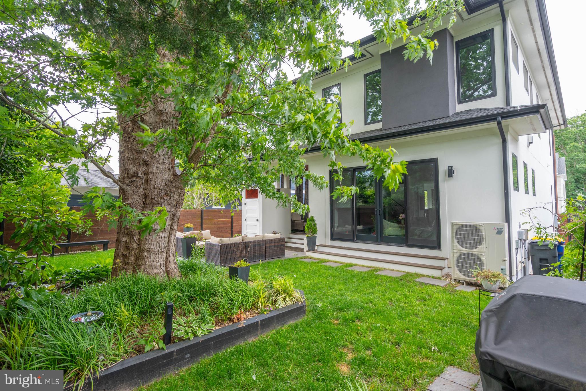 COUNTRY CLUB ESTATES - Residential