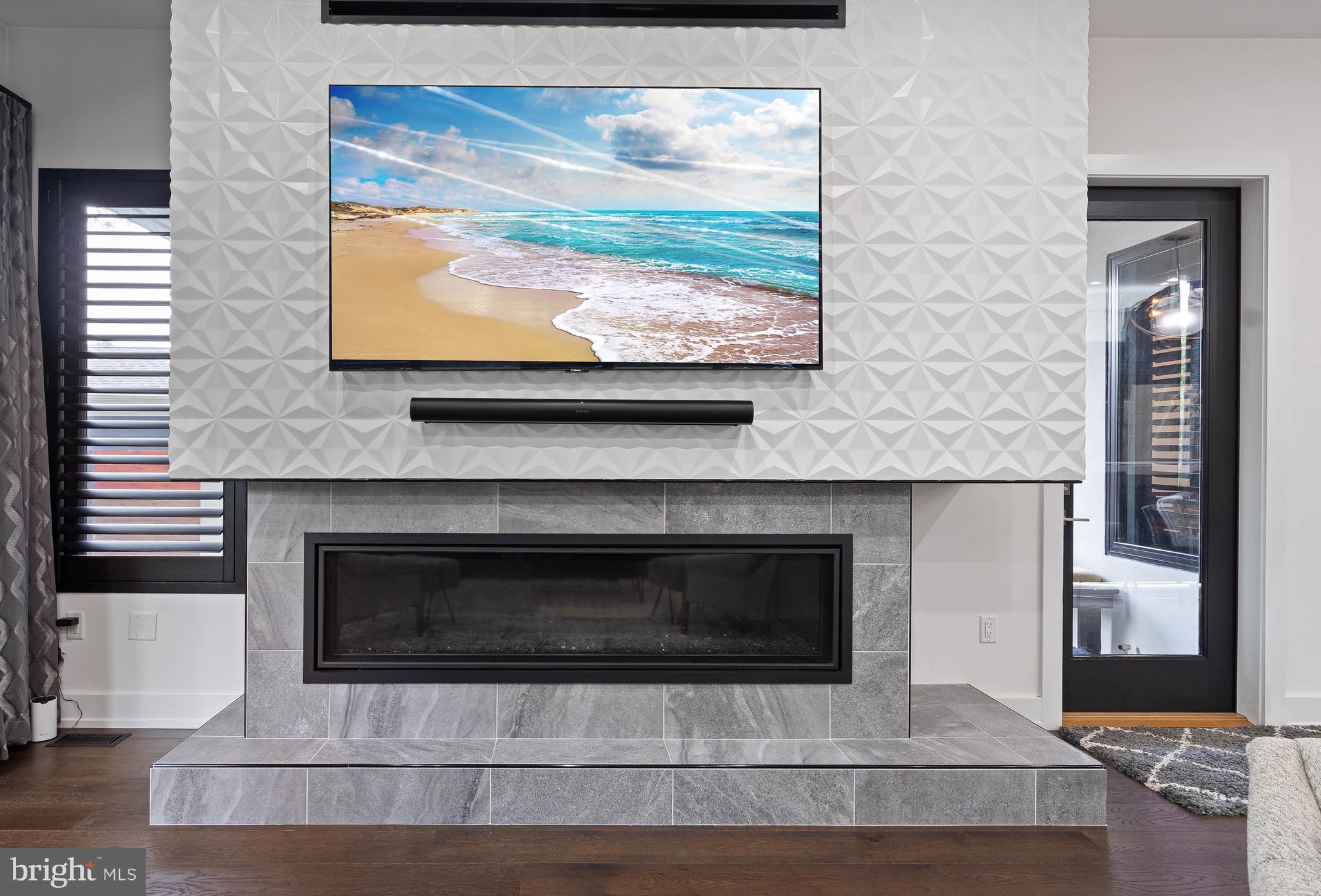 COUNTRY CLUB ESTATES - Residential