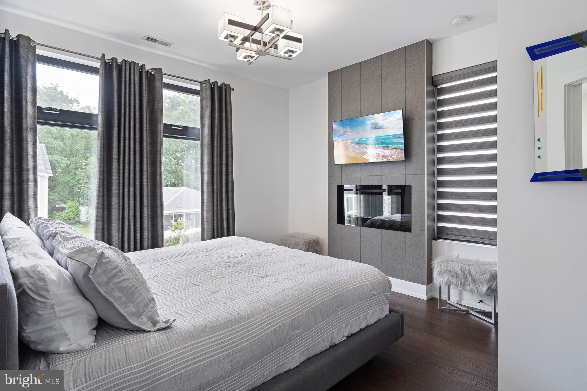 COUNTRY CLUB ESTATES - Residential