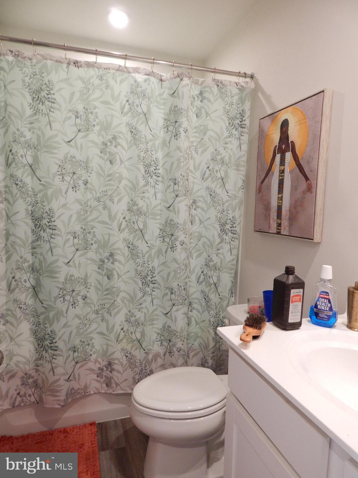 THE LAKES AT MARTINSBURG - Residential Lease