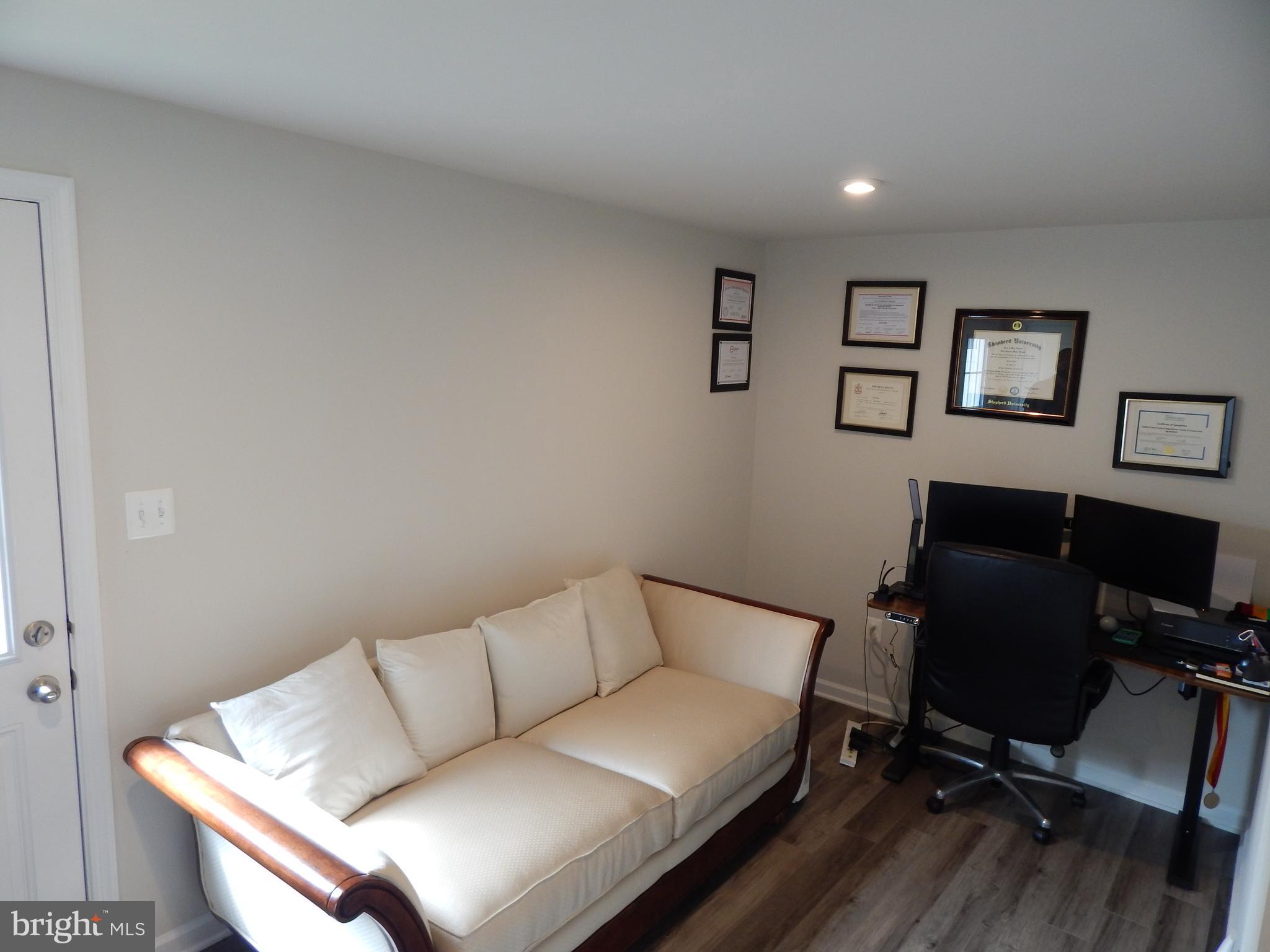 THE LAKES AT MARTINSBURG - Residential Lease