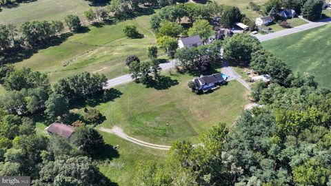 1669 CLOVERLEAF ROAD MOUNT JOY PA 17552