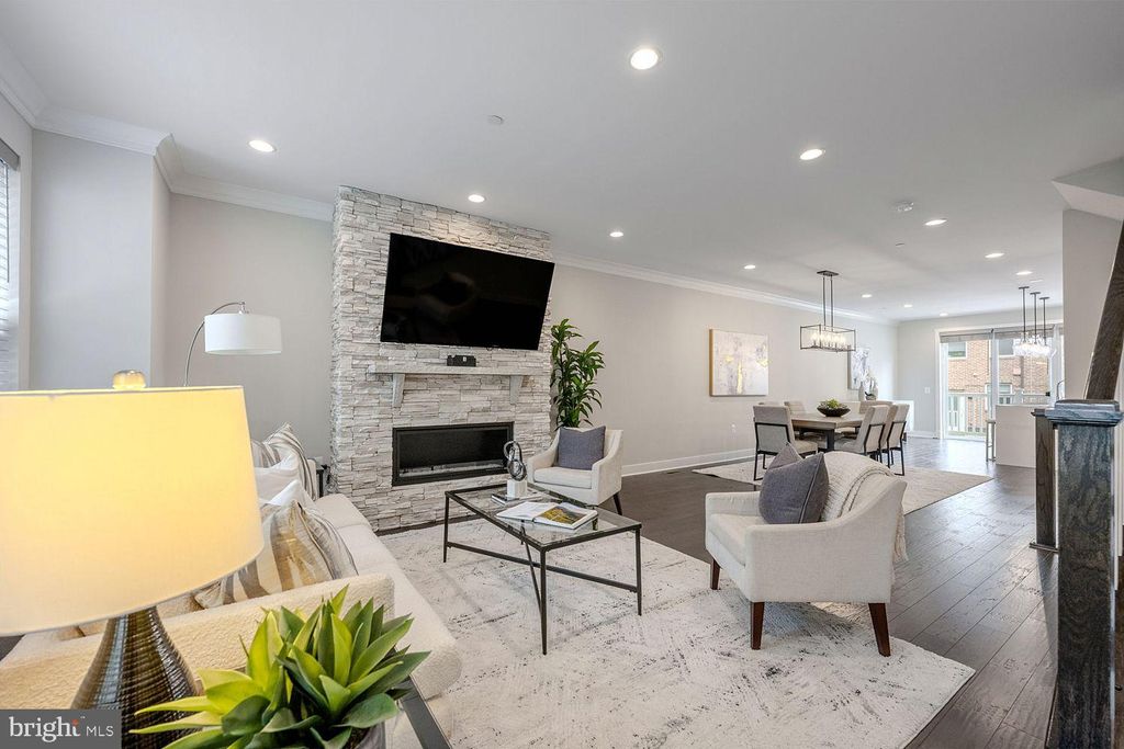 Photo of 10326 Grosvenor Place, NORTH BETHESDA, MD 20852 (MLS # MDMC2229044)